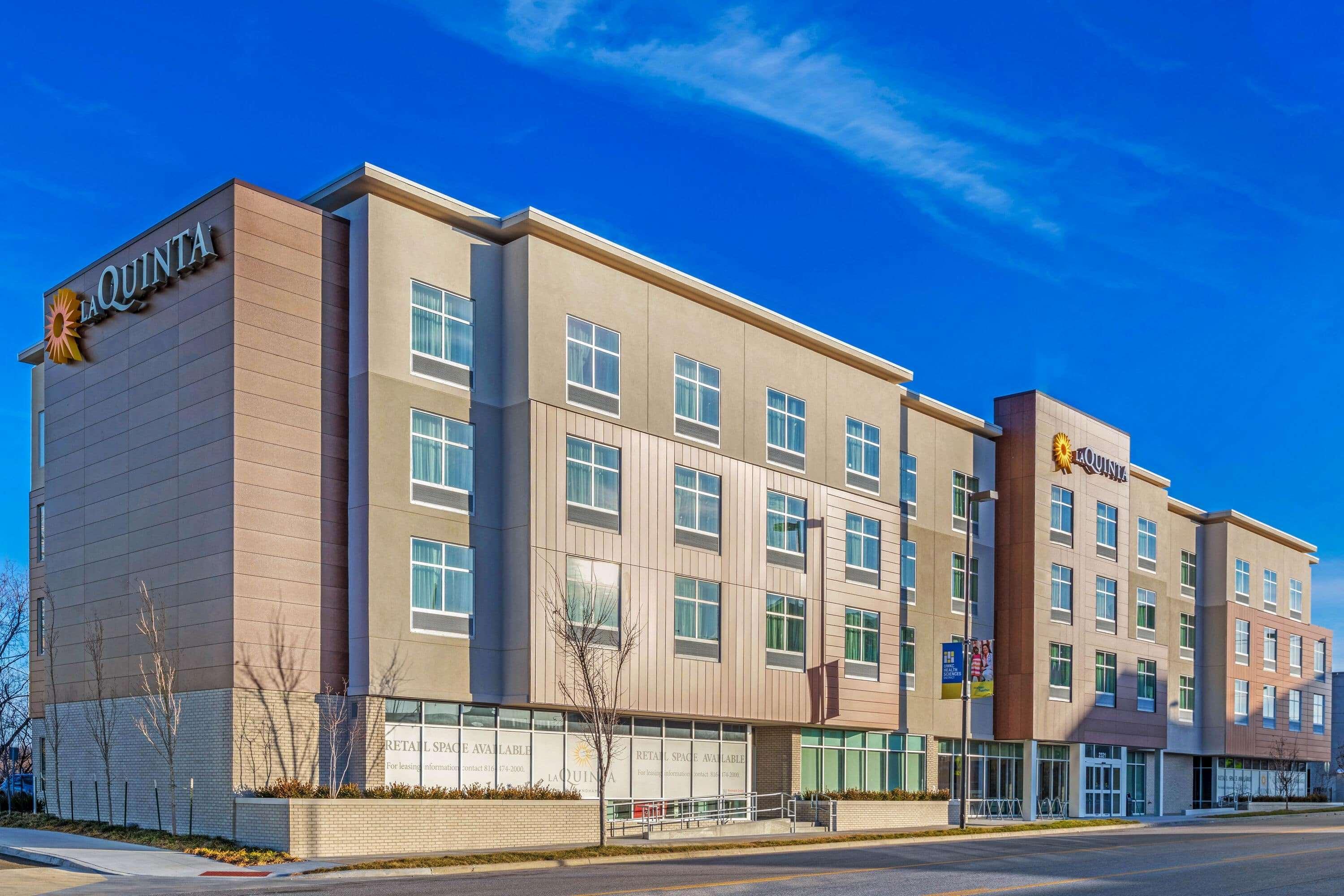 La Quinta Inn & Suites By Wyndham Kansas City Beacon Hill Exteriér fotografie