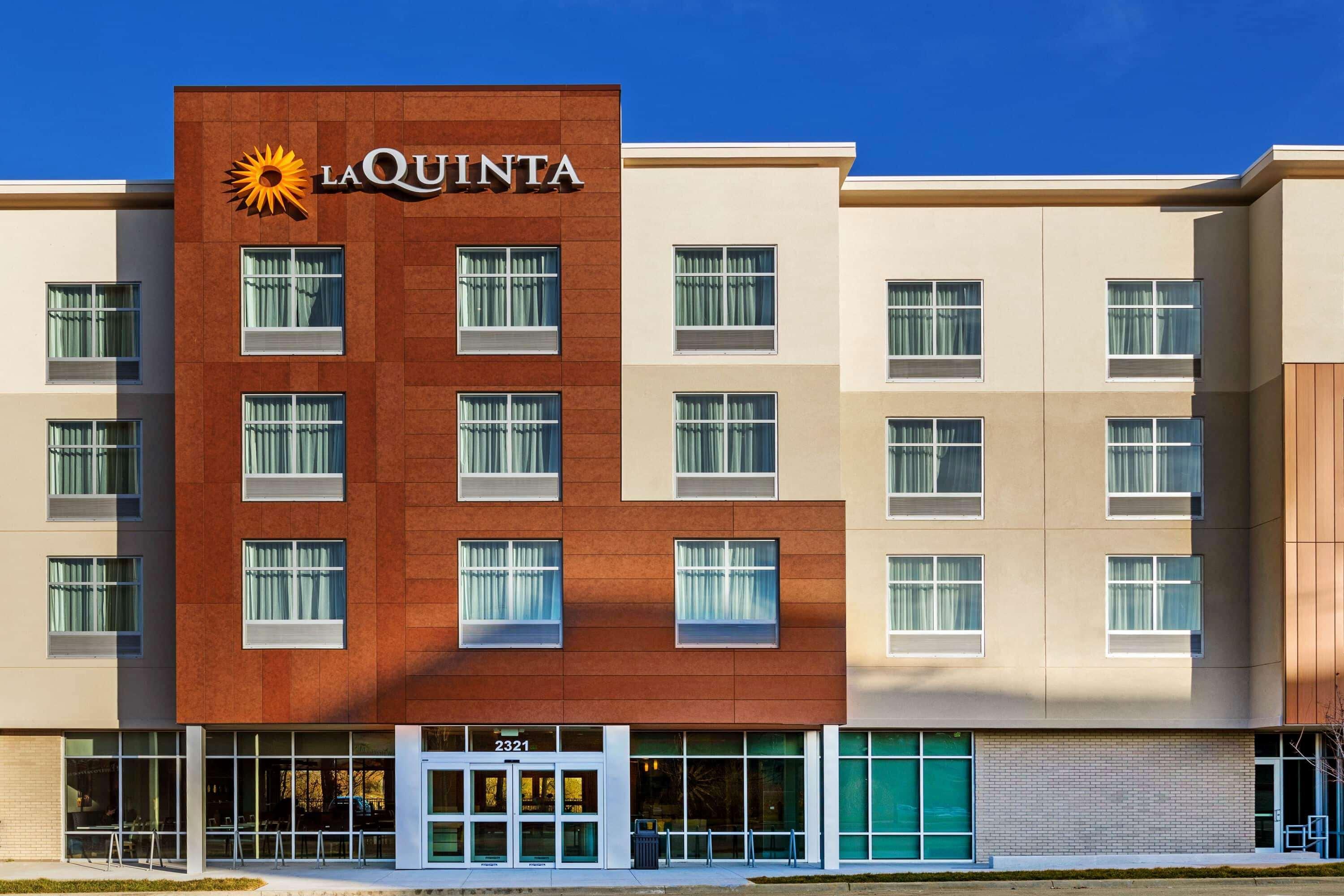 La Quinta Inn & Suites By Wyndham Kansas City Beacon Hill Exteriér fotografie