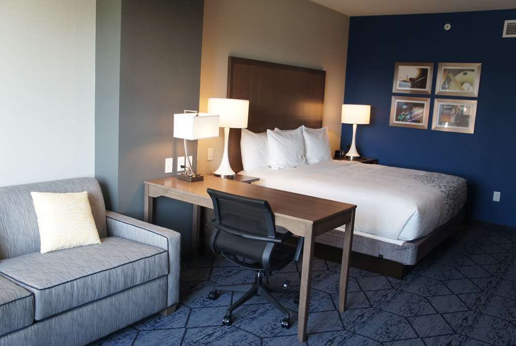 La Quinta Inn & Suites By Wyndham Kansas City Beacon Hill Pokoj fotografie