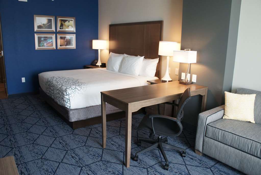 La Quinta Inn & Suites By Wyndham Kansas City Beacon Hill Pokoj fotografie