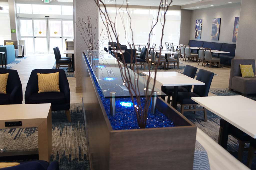 La Quinta Inn & Suites By Wyndham Kansas City Beacon Hill Restaurace fotografie