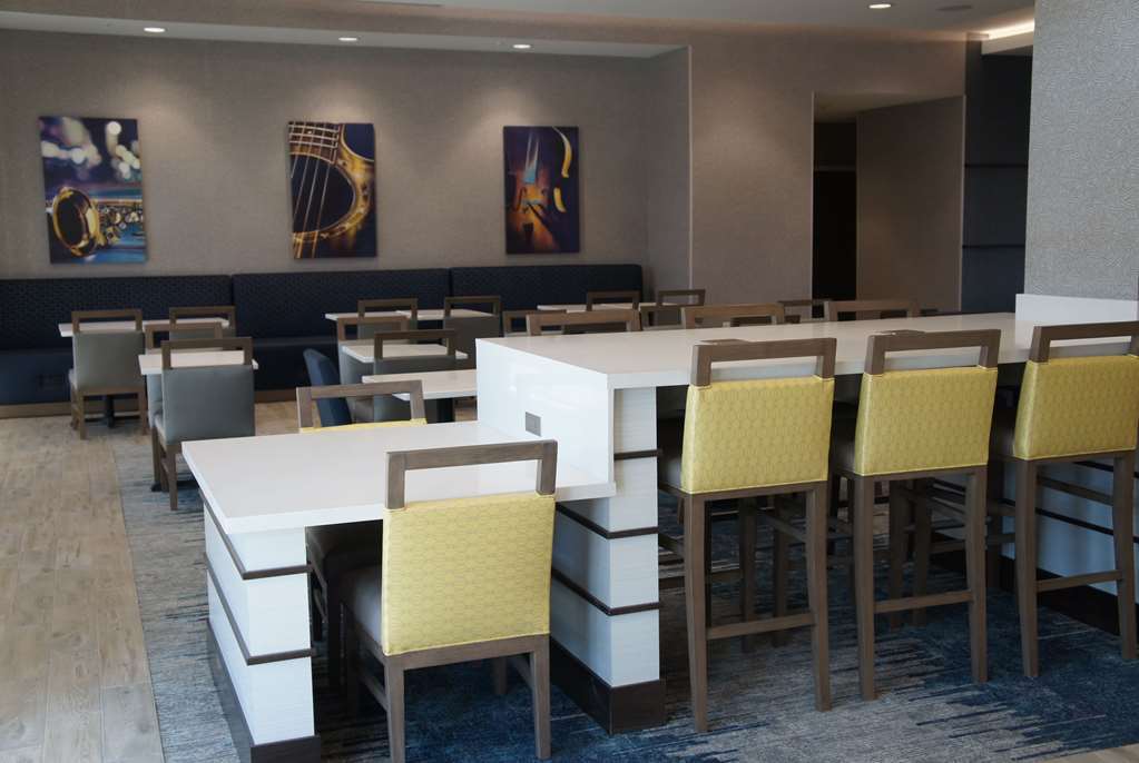 La Quinta Inn & Suites By Wyndham Kansas City Beacon Hill Restaurace fotografie