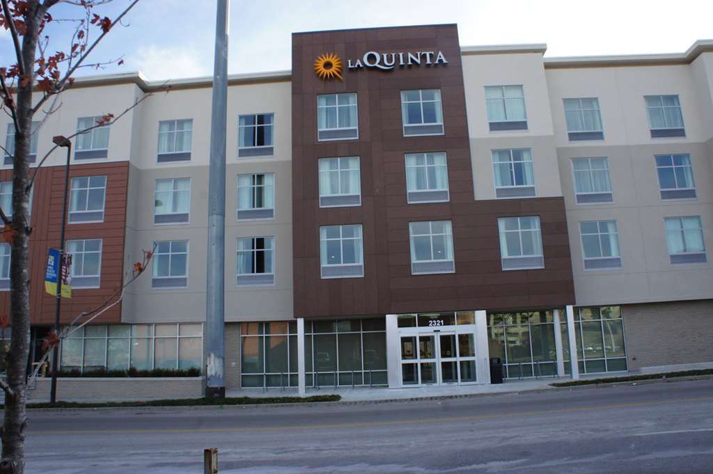 La Quinta Inn & Suites By Wyndham Kansas City Beacon Hill Exteriér fotografie